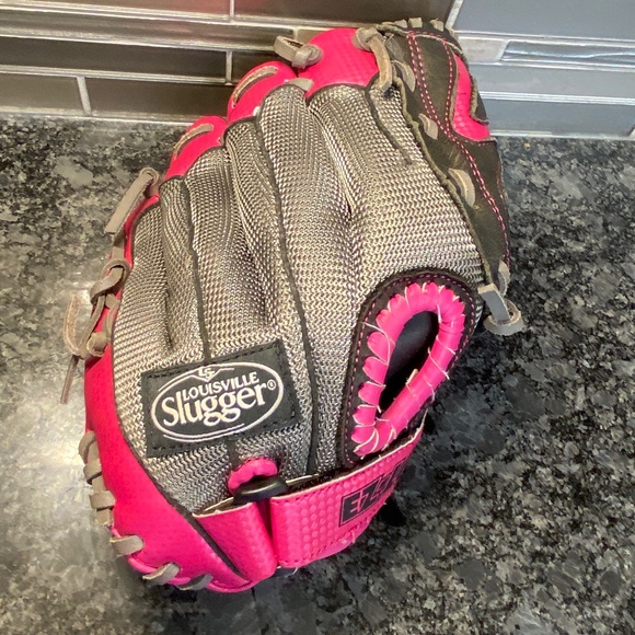 LOUISVILLE SLUGGER DIVA SERIES DV14-HP 10 1/2 LEFT Handed Glove - Picture 2 of 11